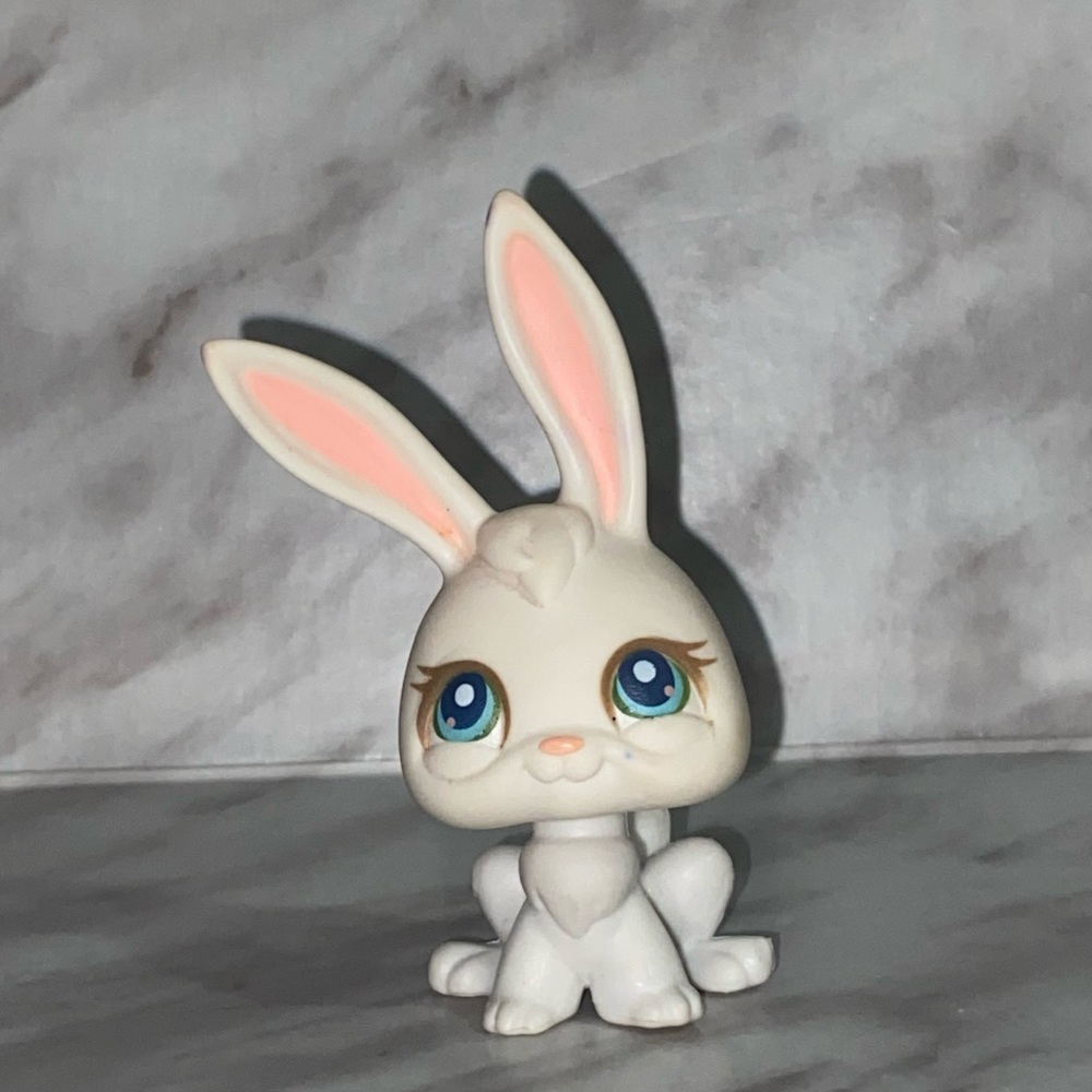 White Bunny With Blue Eyes Littlest Pet Shop #3